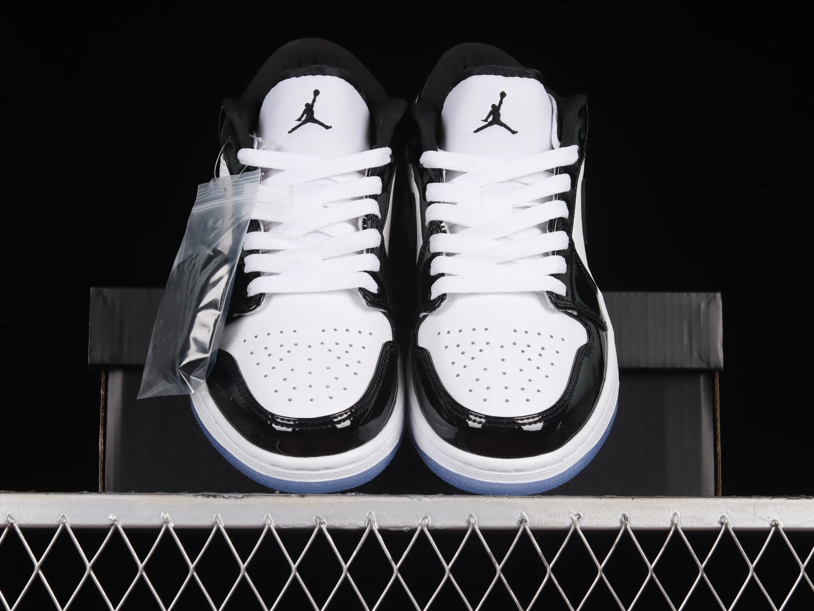 All categories Air Jordan Jordan series basketball shoes Air Jordan 1 Low Air Jordan 1 Low "Concord" AJ1 Joe 1 Concord black and white patent leather low-top basketball shoes DV1309-100
